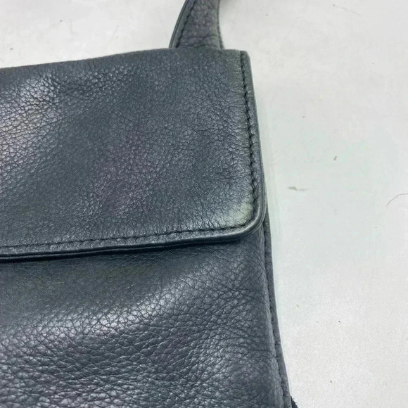 Sven Berkeley USA leather front flap crossbody purse - Picture 4 of 8